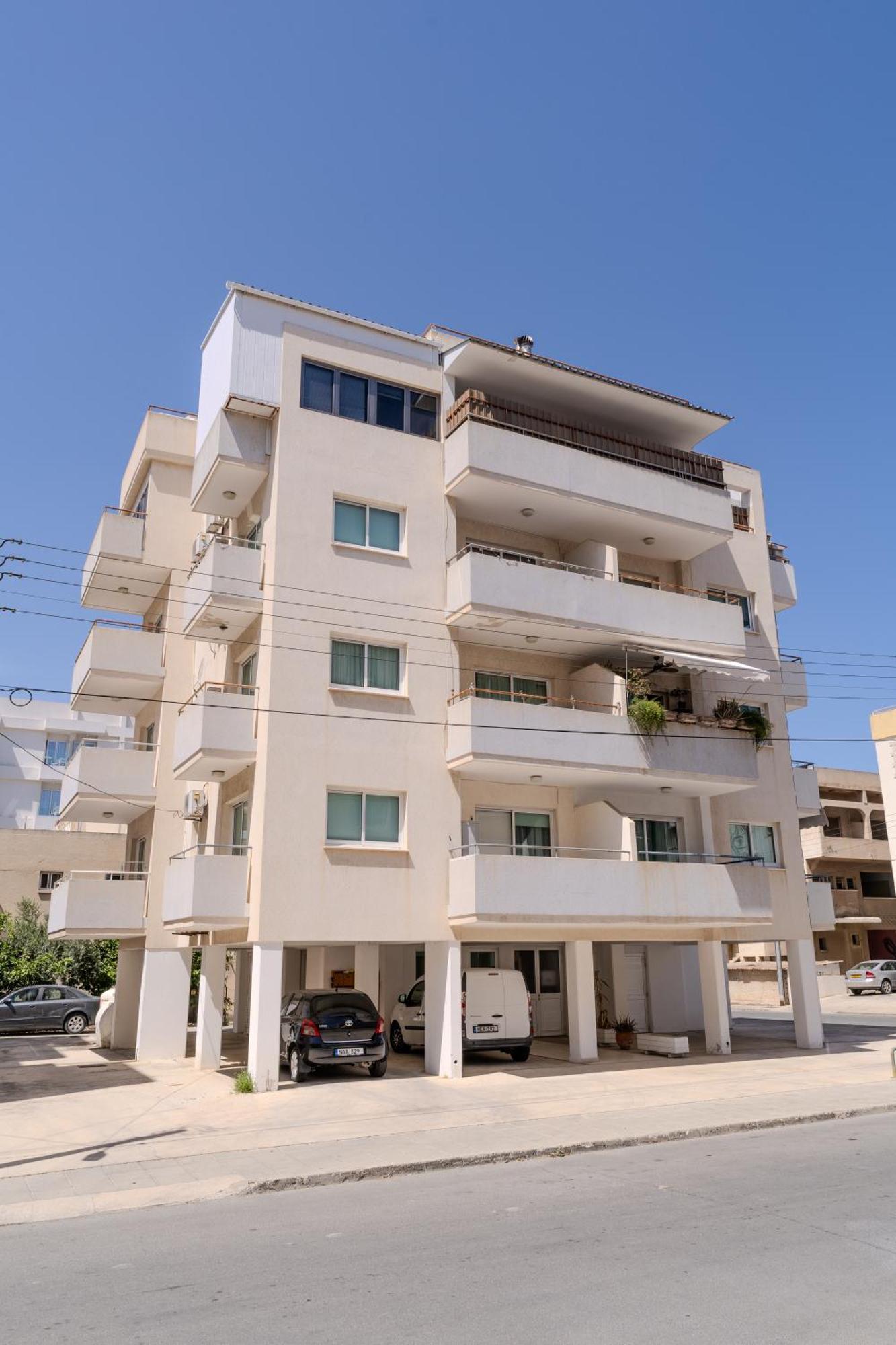 Helios Mackenzie One Bedroom Flat Larnaca Bagian luar foto