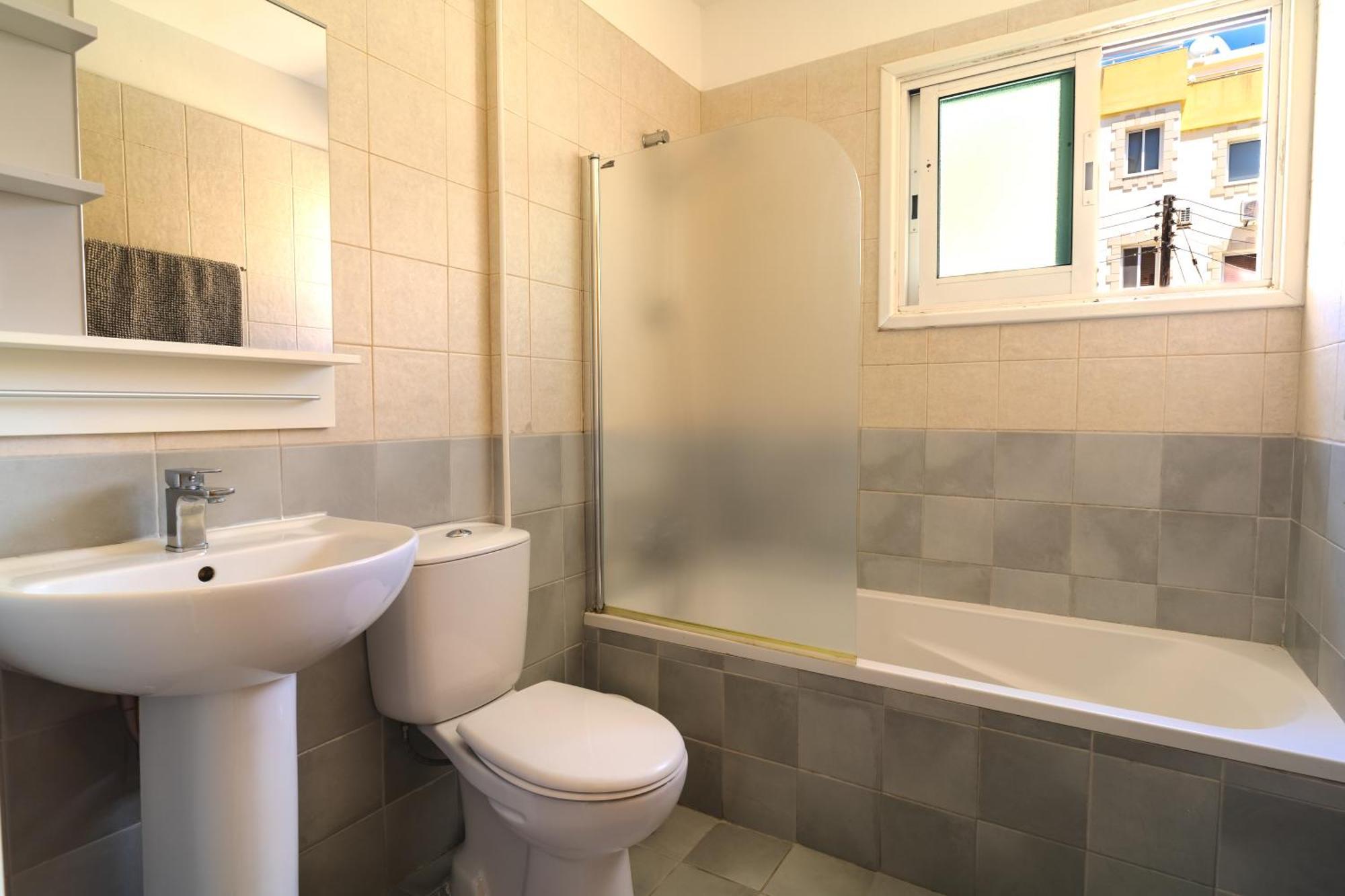 Helios Mackenzie One Bedroom Flat Larnaca Bagian luar foto