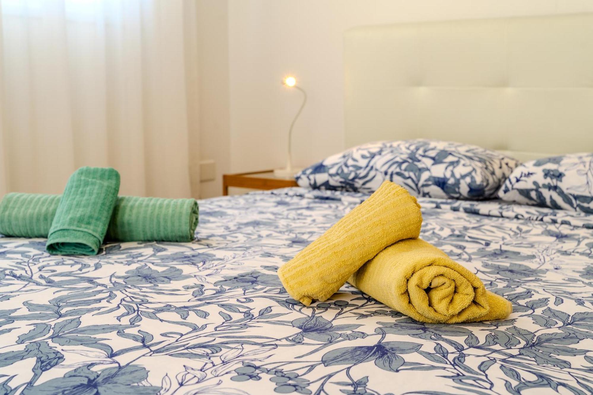 Helios Mackenzie One Bedroom Flat Larnaca Bagian luar foto