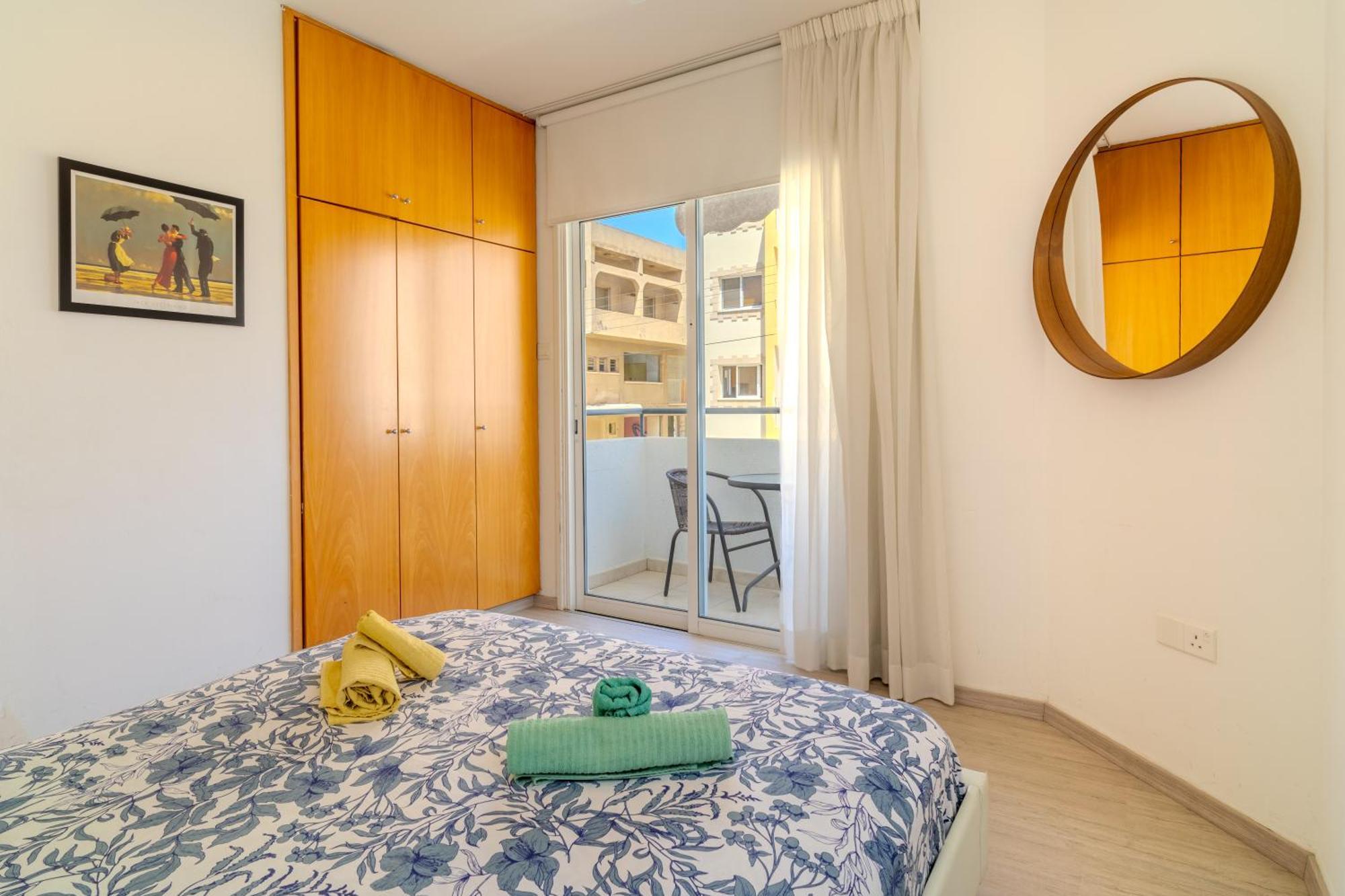 Helios Mackenzie One Bedroom Flat Larnaca Bagian luar foto