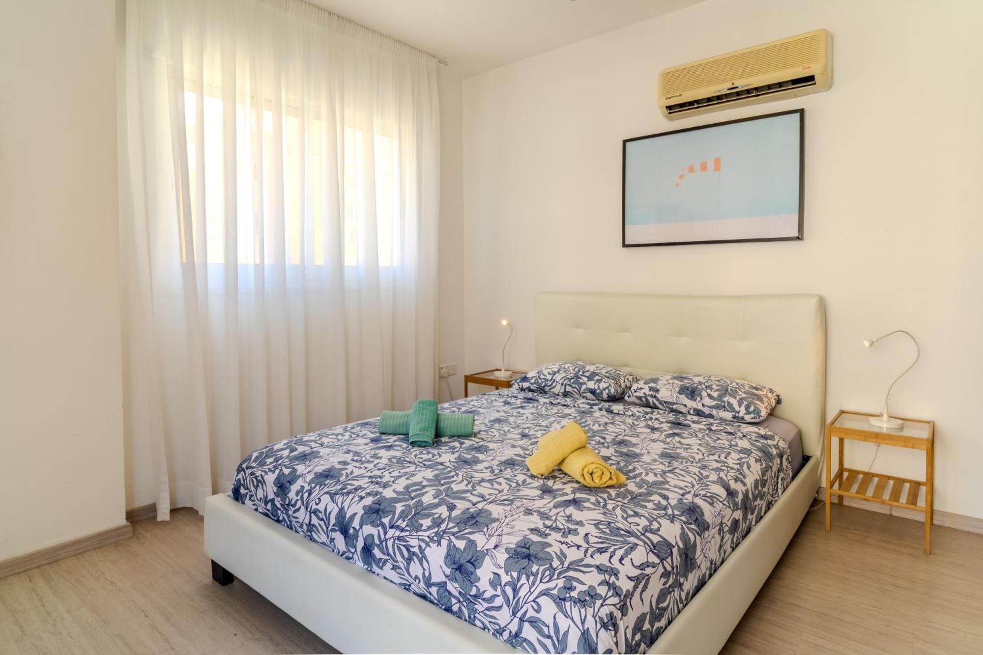 Helios Mackenzie One Bedroom Flat Larnaca Bagian luar foto