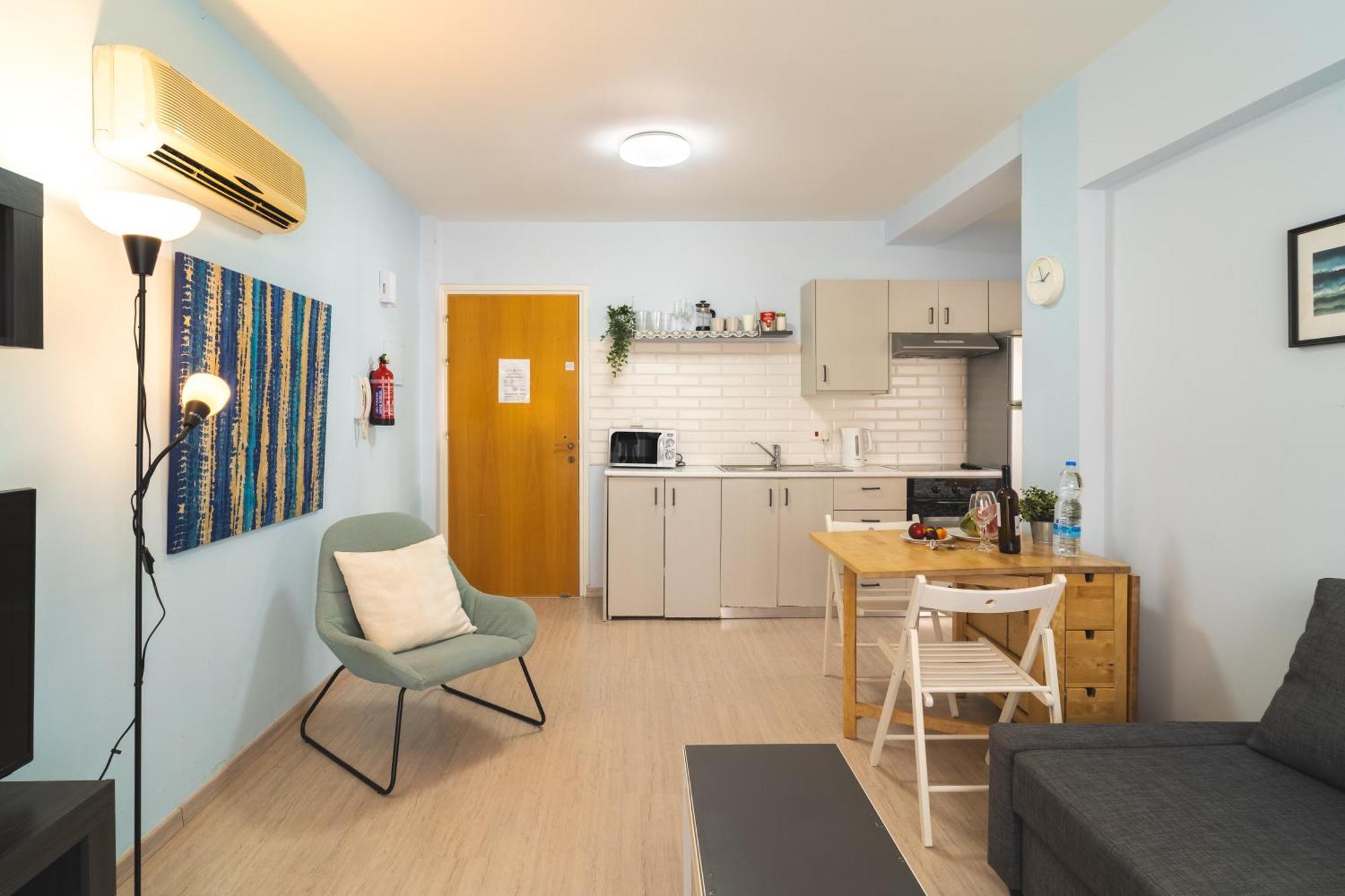 Helios Mackenzie One Bedroom Flat Larnaca Bagian luar foto