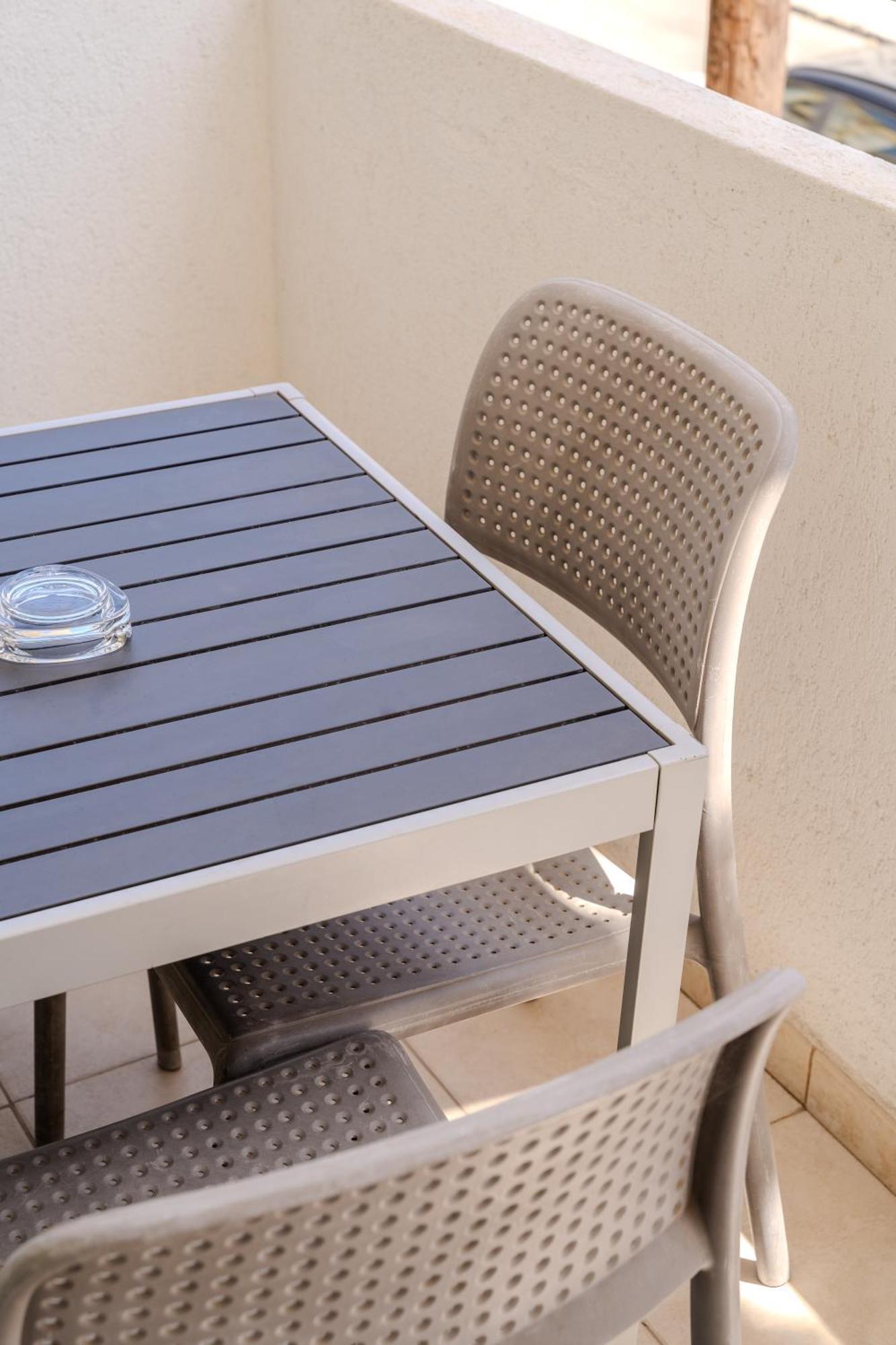 Helios Mackenzie One Bedroom Flat Larnaca Bagian luar foto