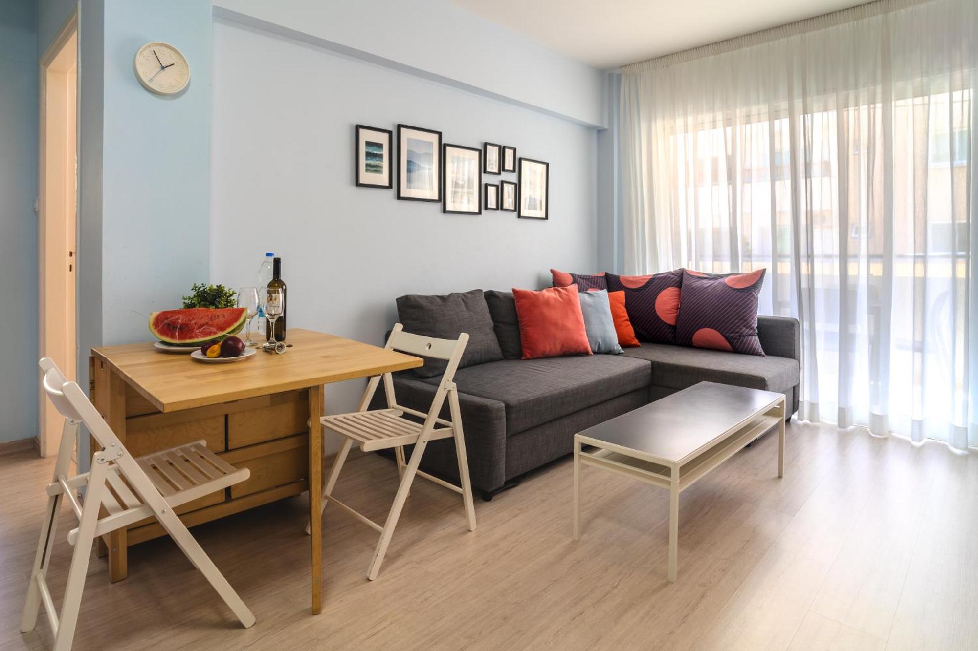 Helios Mackenzie One Bedroom Flat Larnaca Bagian luar foto